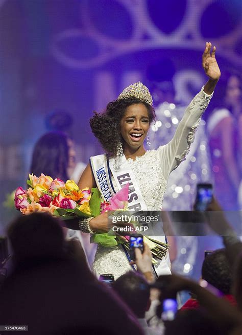 yaritza reyes waves after being crowned as miss dominican republic news photo getty images