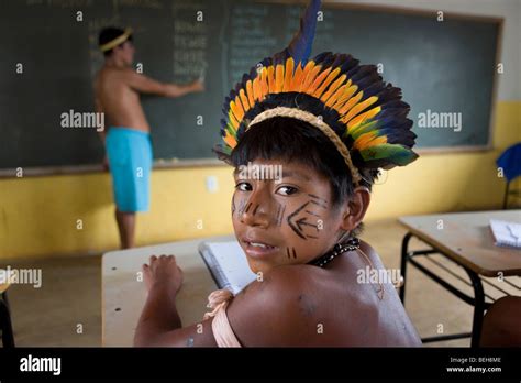 indios xingu niñas fotografías e imágenes de alta resolución alamy