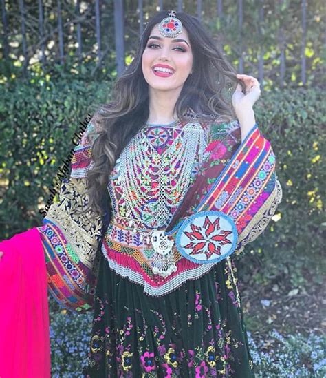 Pin By 🇦🇫åfğhāň ğįřľ🇦🇫😊 On Afğhąñí Dřéšs Afghan Dresses Afghan