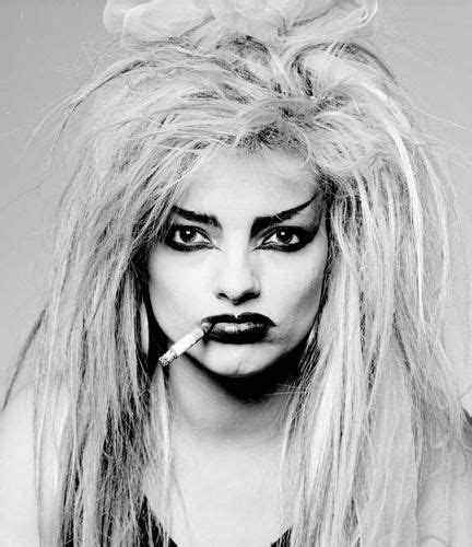 Even at 65, the unique artist with the unconventional outfits continues to strut the very fine line between madness and genius. Nina Hagen - Les Rois Du Monde