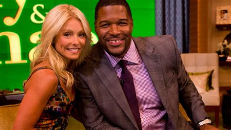 Ex Nfl Star Michael Strahan Becomes Kelly Ripas Co Host