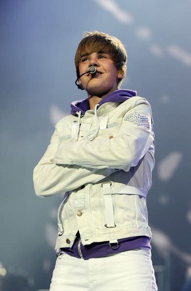 His first set, my world, debuted at no. Justin Bieber "My World" Tour With Sean Kingston - Justin ...