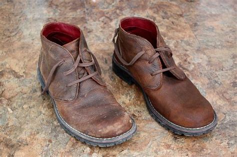 Place the shoes near a window or under a fan so that it can dry off thoroughly. 4-Step Method To Remove Salt Stains From Leather Shoes in ...