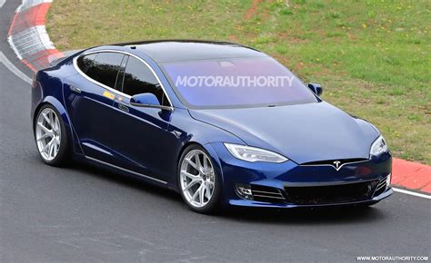 Preis/reichweite tesla model s mit neuem innenraum. Tesla Model S Plaid reportedly beat the Porsche Taycan's ...
