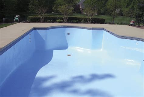 Do it yourself pool paint. Rubberized Paint for Concrete Pools: Synthetic Rubber Base Pool Paint
