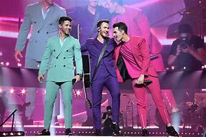 Jonas Brothers 39 Happiness Begins Tour The 12 Best Moments From 