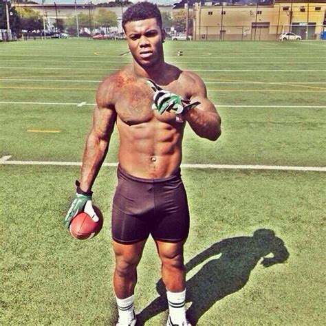 A Babe Something For The Eyes Football Yaasss Babes Men Athletes College