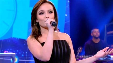 Larissa manoela taques elias santos1 (guarapuava, 28 de dezembro de 2000) é uma atriz, dubladora, cantora e dançarina brasileira. Larissa Manoela canta e encanta cantando no Altas Horas da ...