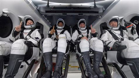 Spacex Crew 1 Astronauts Return To Earth In Rare Nighttime Splashdown