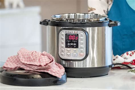 Instead, add it after and thicken the sauce on saute with a bit of cornstarch or flour if necessary. How to Clean a Burnt Food from a Pressure Cooker | Instant ...