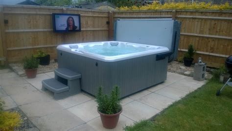 10 Hot Tub With Tv And Bar Decoomo