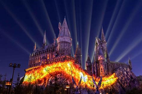 Dark Arts At Hogwarts Castle Projection Show Premieres At Universal