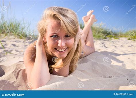 Mujer En Una Playa Imagen De Archivo Imagen De Persona 20160503