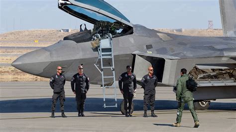 Us F 22 Raptor Pilot Jump Into His Aircraft And Take Off At Full