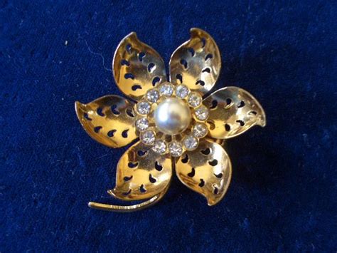 Coro Gold Tone Pierced Flower Brooch With Rhinestone And Faux Pearls