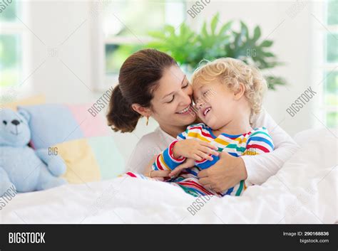 Mother Child Bed Mom Image And Photo Free Trial Bigstock