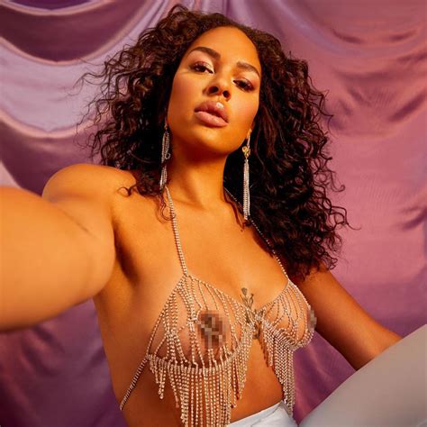 Fit Beauty Liz Cambage Strips Naked In A Sensational Photoshoot