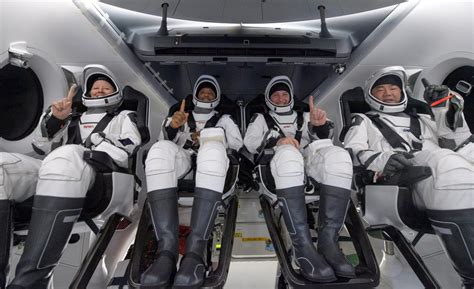 Spacex Crew 1 Astronauts Return To Earth In Rare Nighttime Splashdown