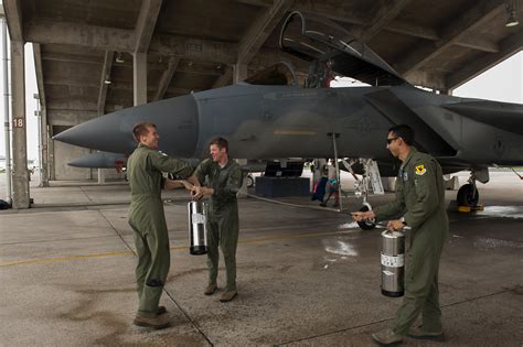 Face Of Defense F 15 Pilot Passes 2000 Hour Milestone Us