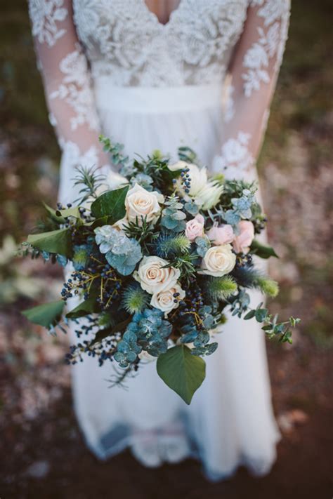 Winter wedding accessories are just what you need to help create a magical winter wonderland wedding. 20 Chic Wedding Bouquets Ideas for Winter Brides ...