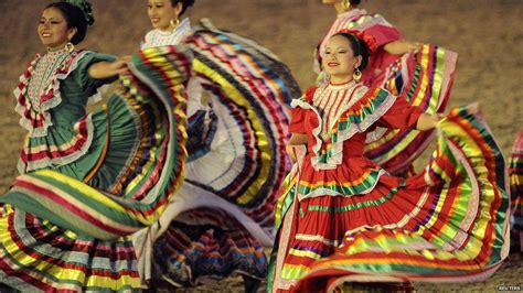 Traditional Dancing Mexican Folklore Mexican Culture Mexican Fashion