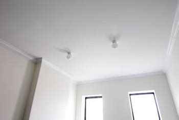 Surely there can't be that many ways to decorate my ceiling?! How to Apply Orange Peel Texture to Ceilings | Home Guides ...