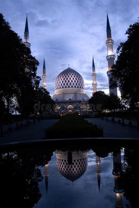 Sultan Salahuddin Abdul Aziz Shah Mosque The Sultan Salahuddin Abdul