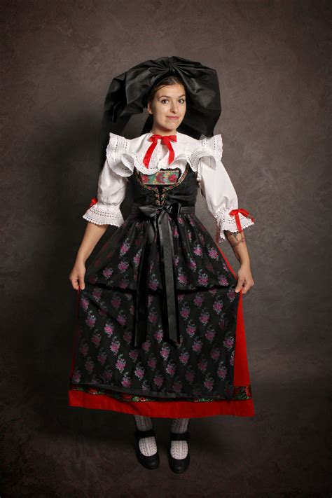 Costume Traditionnel Alsacien Sur Mesure — Atelier La Colombe Vente