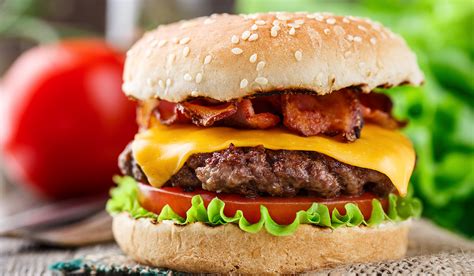 The benefit of turkey bacon is that it's leaner and contains less fat than pork bacon. Cheese Burger — Rezepte Suchen