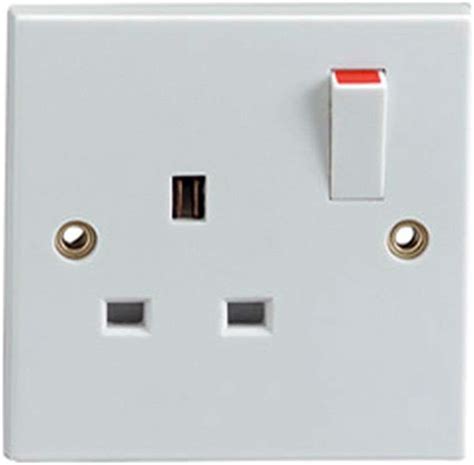 Single Switched Socket Wall 1 Gang Plug Electric 13 Amp White Conforms