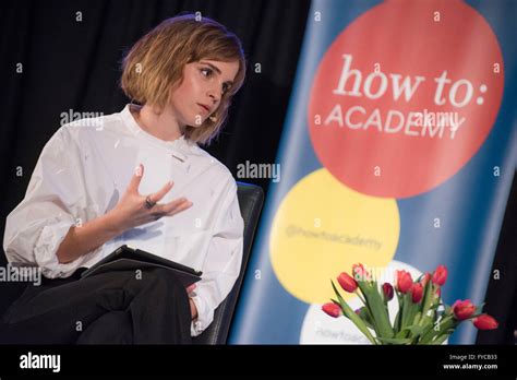 Emma Watson Incontra Gloria Steinem Ha Emma Watson è Un Attore Più Noto Per Il Suo Ruolo Di