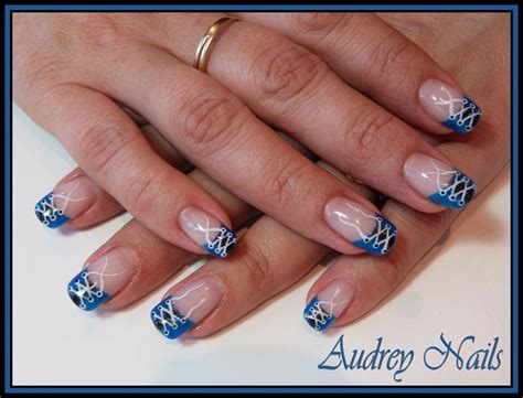 Découvrez des produits ongles chez bleu libellule, produits de marques professionnelles. French noire et bleue pailletée + corset blanc par Audrey ...