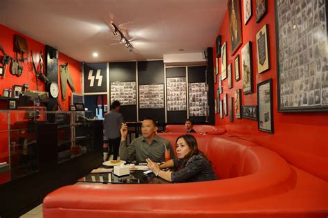 Photos Indonésie Un Café Nazi Ouvert Depuis 2011 à Bandung Dans L Indifférence Générale