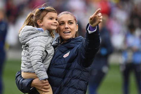 Alex Morgan Shared A 3 Word Reaction To Unique Us Soccer Record As A Mom After Shebelieves Cup