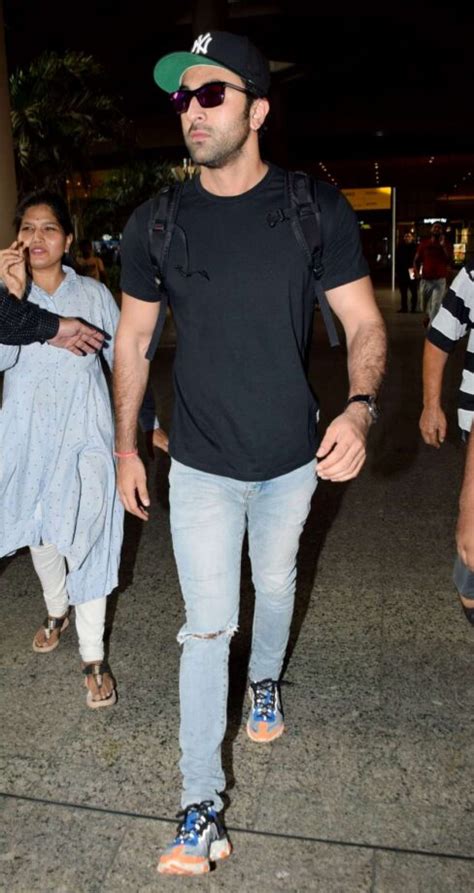 Be Bold Be Stylish With These Airport Looks From Kartik Aaryan Varun Dhawan Hrithik Roshan