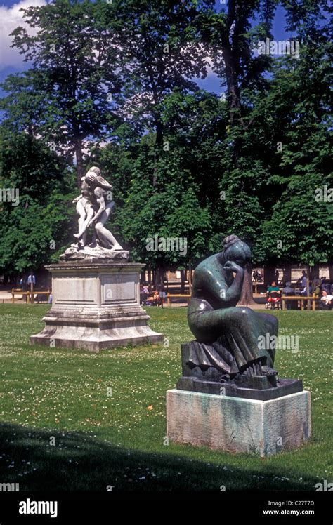 Statues In The Tuileries Gardens Hi Res Stock Photography And Images