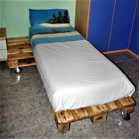 Letto doppio estraibile singolo a scomparsa che diventa matrimoniale. Letto singolo con comodino (con immagini) | Letti singoli ...
