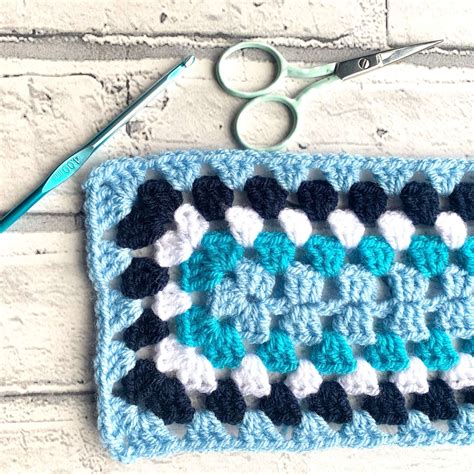 I've stuck to a simple and easy free sunburst granny square crochet pattern that is super fast to work up. Free Granny Square Rectangle Pattern