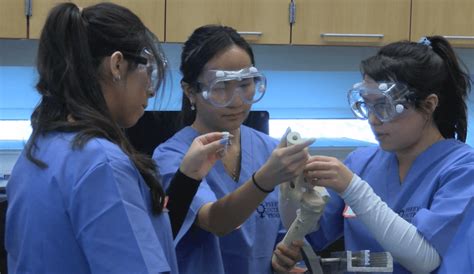Woman Surgeon Helps Local High School Girls Pursue Engineering