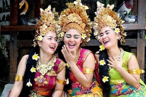 Mengenal Jenis Pakaian Adat Bali Yang Penuh Makna Pabrik Seragam