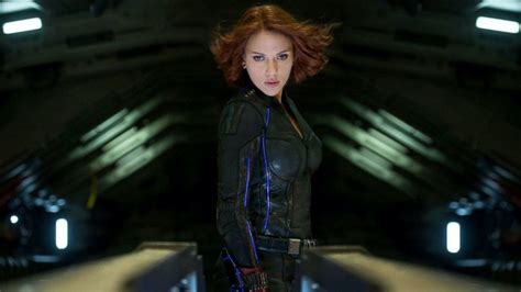 New Avengers Age Of Ultron Photo Show How Pregnant Scarlett Johansson