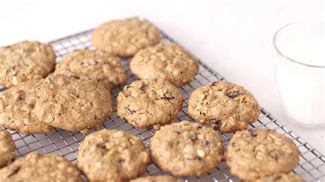 Video Whole Grain Oatmeal Raisin Cookies Martha Stewart
