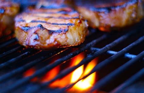 Best way to cook thin pork chops on the grill. How to Grill the Best Pork Chops - RecipesSquare.com