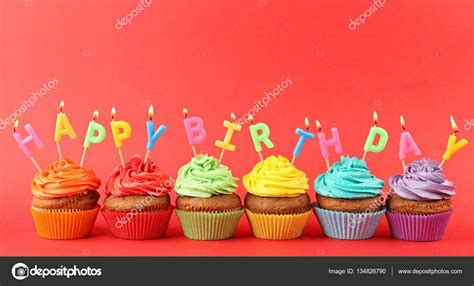 Feliz Cumpleaños Cupcakes Fotografía De Stock © Belchonock 134826790