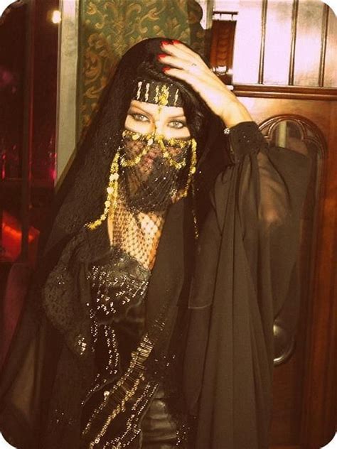 Pin By Griselda Bernardino On HijΔβ βΣΔutiҒul ШΩmΔΠ Arabian Women Haifa Wehbe Beautiful Hijab
