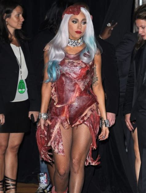 Meat Couture Gaga Claims Eight At 2010 Vmas · The Daily Edge