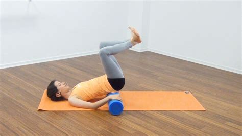 Sobald du die einheiten locker durchhältst, steigere dich. Bauchmuskeltraining Mit Der Pilates Rolle ...