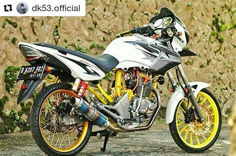 The virus herex is currently just invading tiger revo after its owner failed to buy cb glatik with an evil engine. Kecelakaan Tiger Herex Ban Cacing di Tanjakan, Antara Foto ...