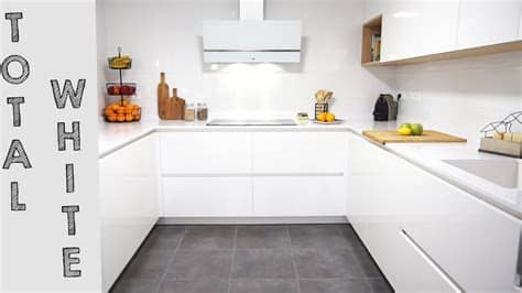 El color blanco, considerado el color de la perfección y la limpieza, predomina en la maravillosa cocina que nos presenta daniel colino en esta nueva entrega de kitchen&co. Cocina BLANCA en forma de U y encimera SILESTONE - YouTube