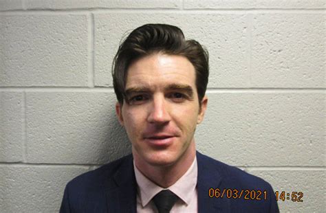 Drake bell has changed his name to drake campana on social media which has left fans confused. Drake Bell pleads guilty to felony endangerment charge - ABC4 Utah